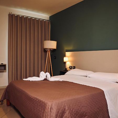אברסה Hotel Futuro מראה חיצוני תמונה
