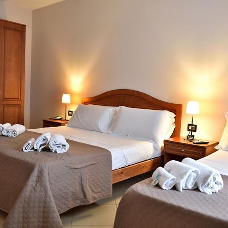אברסה Hotel Futuro מראה חיצוני תמונה