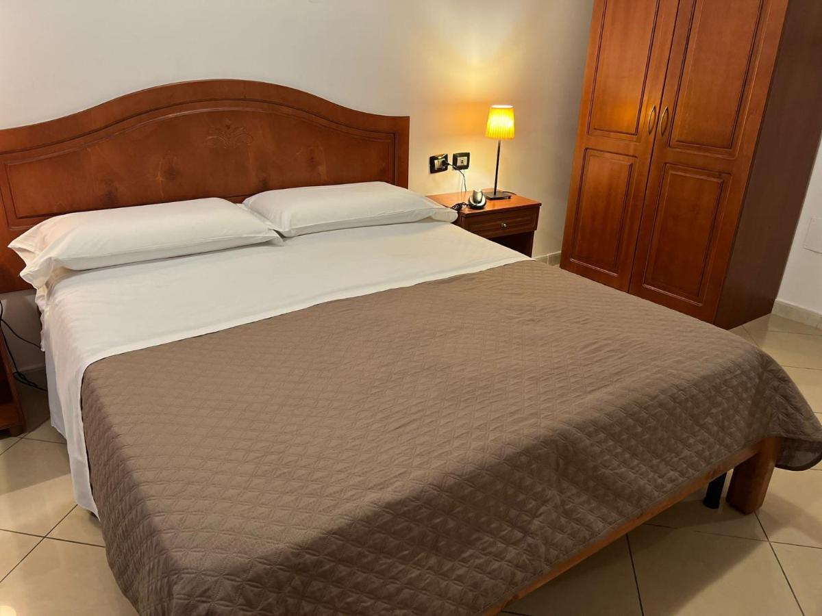 אברסה Hotel Futuro מראה חיצוני תמונה