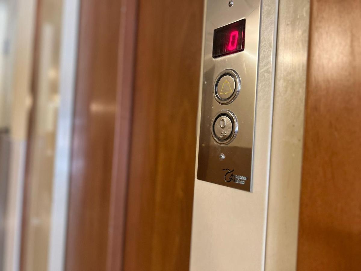 אברסה Hotel Futuro מראה חיצוני תמונה