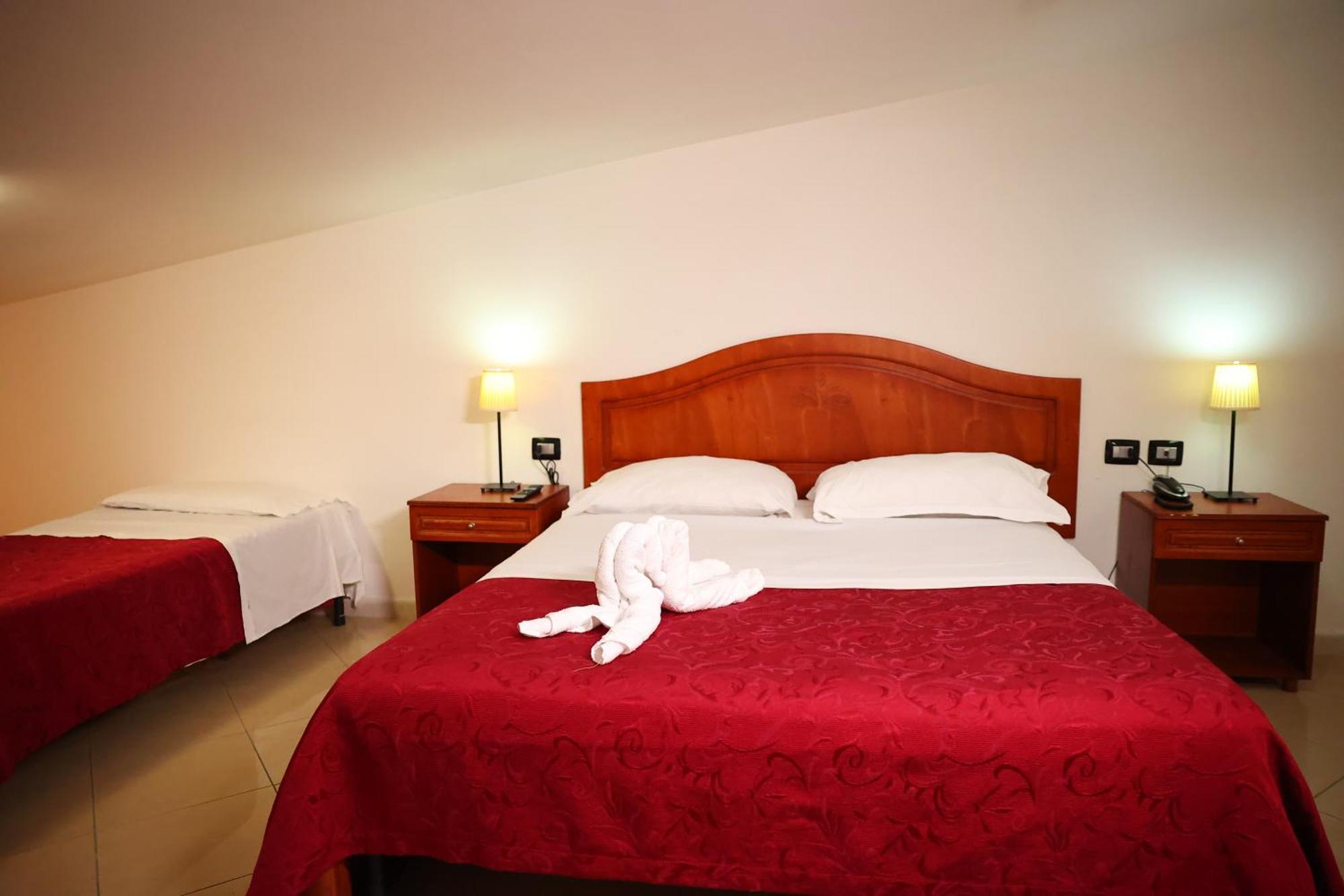 אברסה Hotel Futuro מראה חיצוני תמונה