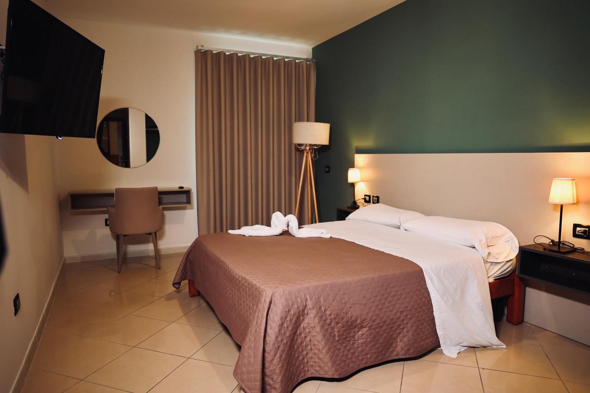 אברסה Hotel Futuro מראה חיצוני תמונה