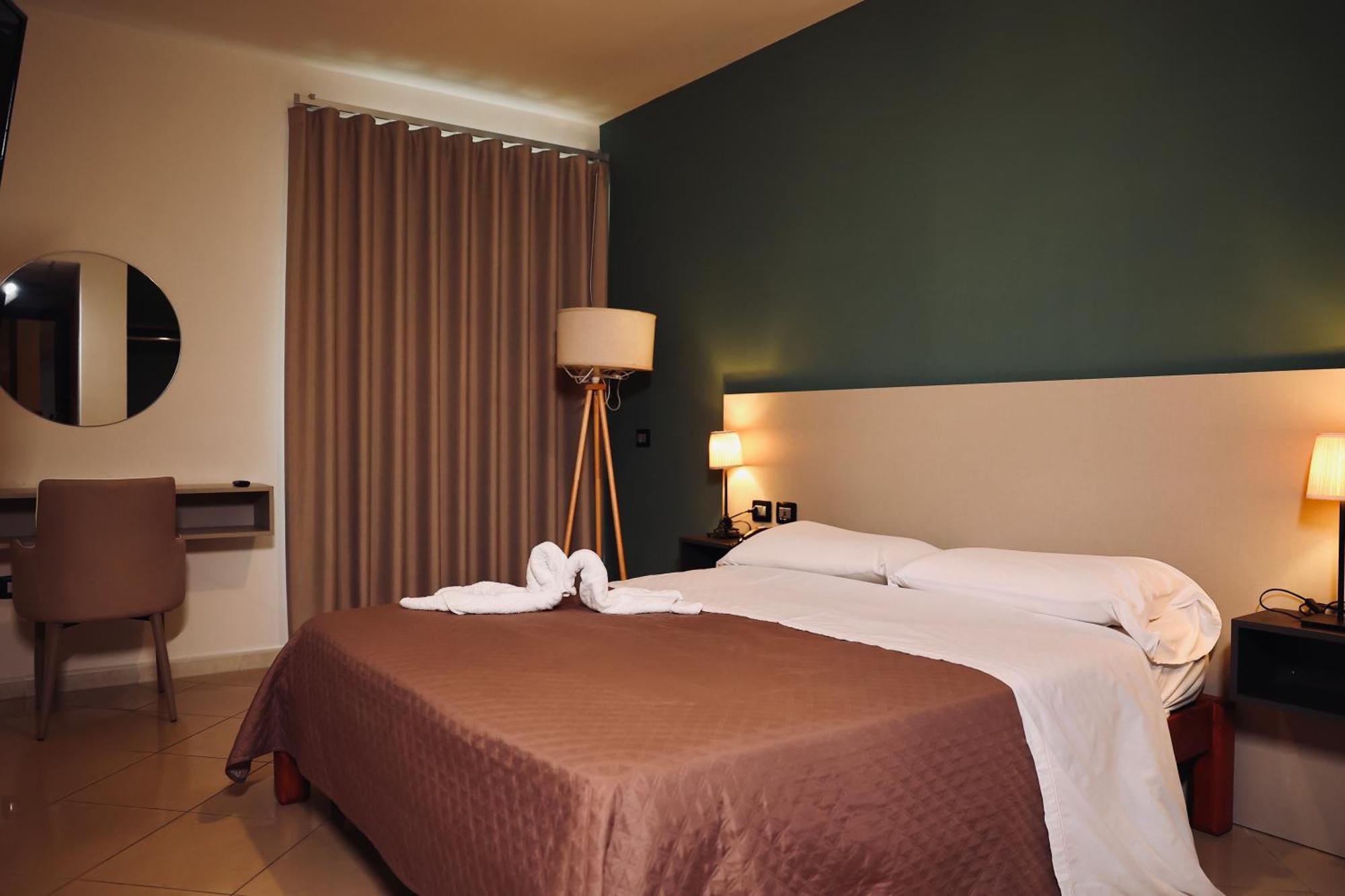 אברסה Hotel Futuro מראה חיצוני תמונה