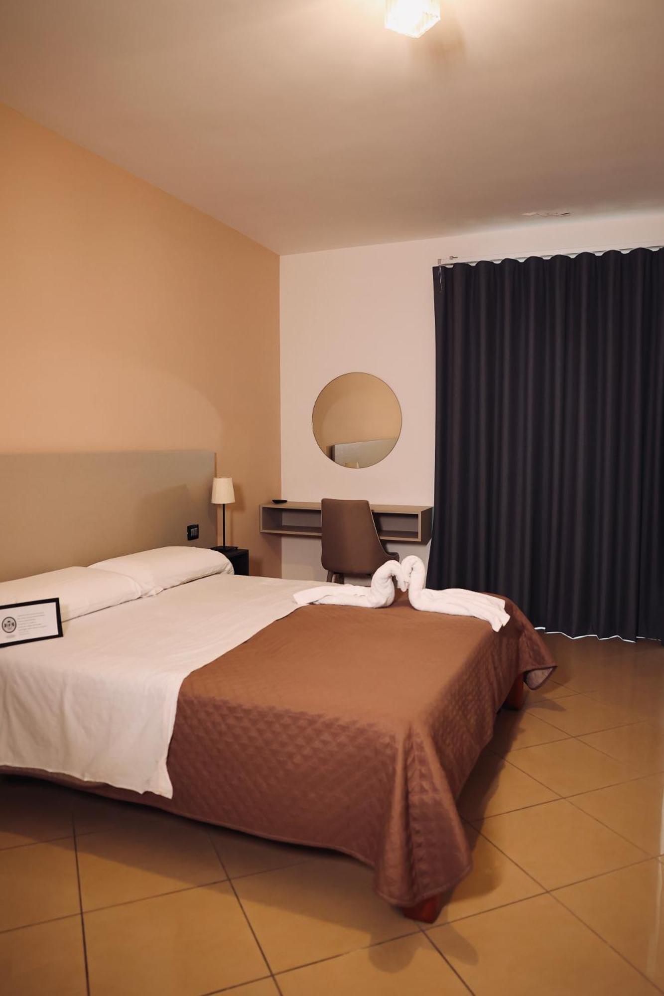 אברסה Hotel Futuro מראה חיצוני תמונה