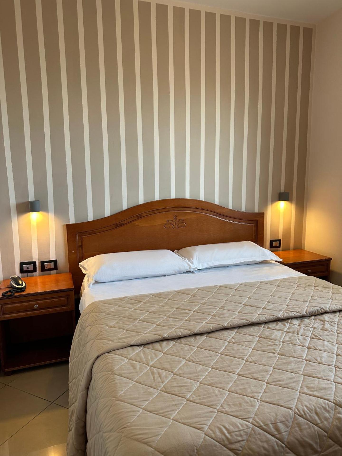 אברסה Hotel Futuro מראה חיצוני תמונה
