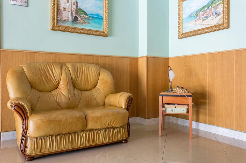 אברסה Hotel Futuro מראה חיצוני תמונה